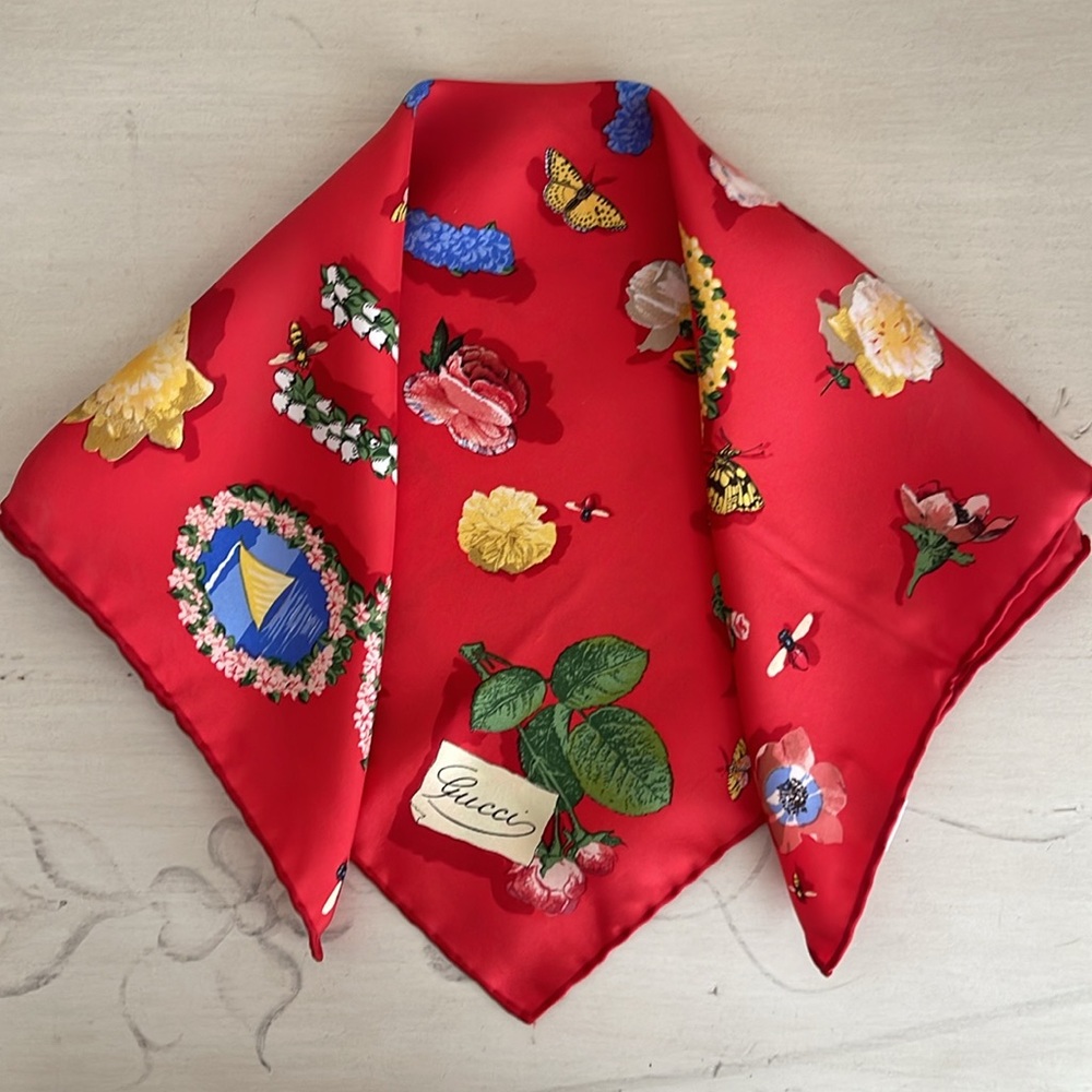 GUCCI FLOWER SILK SCARF NWOT
